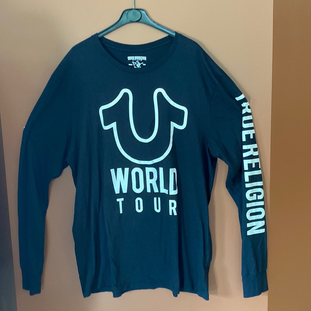 True Religion men’s XXX large long sleeve, tee in black and white.